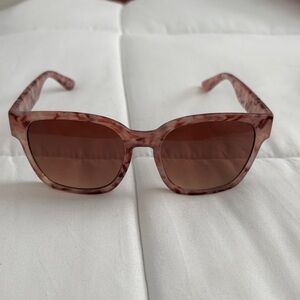 Max studio sunglasses w/ 2.5 readers